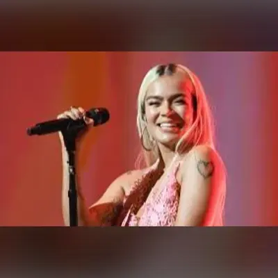 Karol G: H «Bichota» που κατέκτησε το NFL και συγκίνησε στο Βατικανό