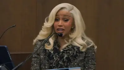 Cardi B: Tο Δικαστήριο Γίνεται Runway και η Δικαίωση Viral Hit