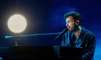 Duncan Laurence in Carré: Nieuw Werk als Gok op Vertrouwd Terrein